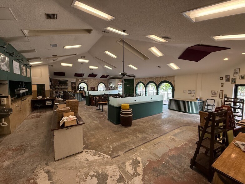 More Photos Of , Saint Pete Beach General Retail For Sale