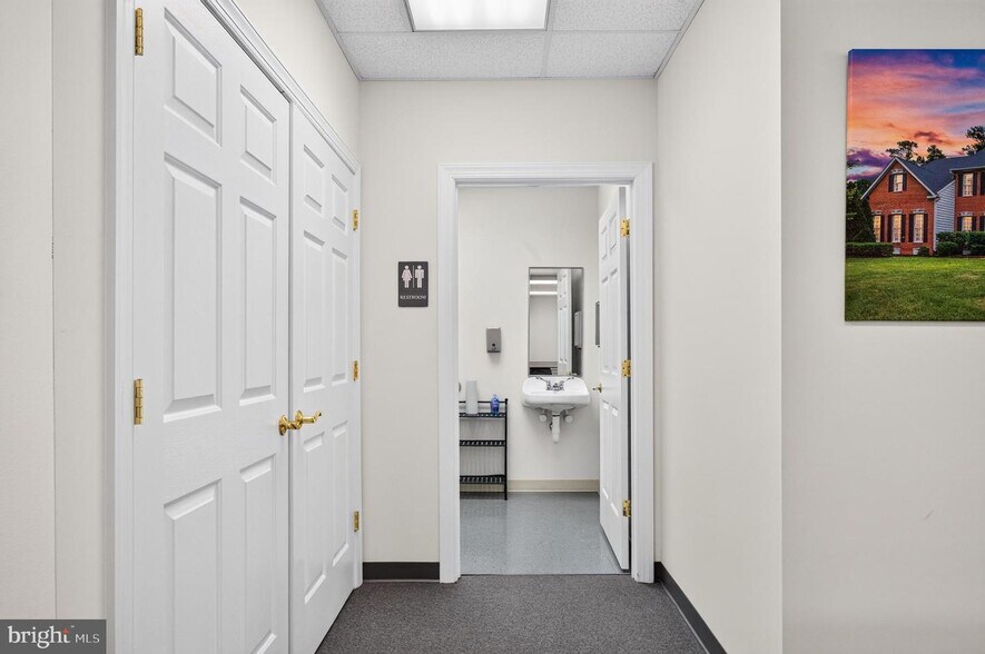 More Photos Of 7119 Salem Fields Blvd, Fredericksburg Office For Lease