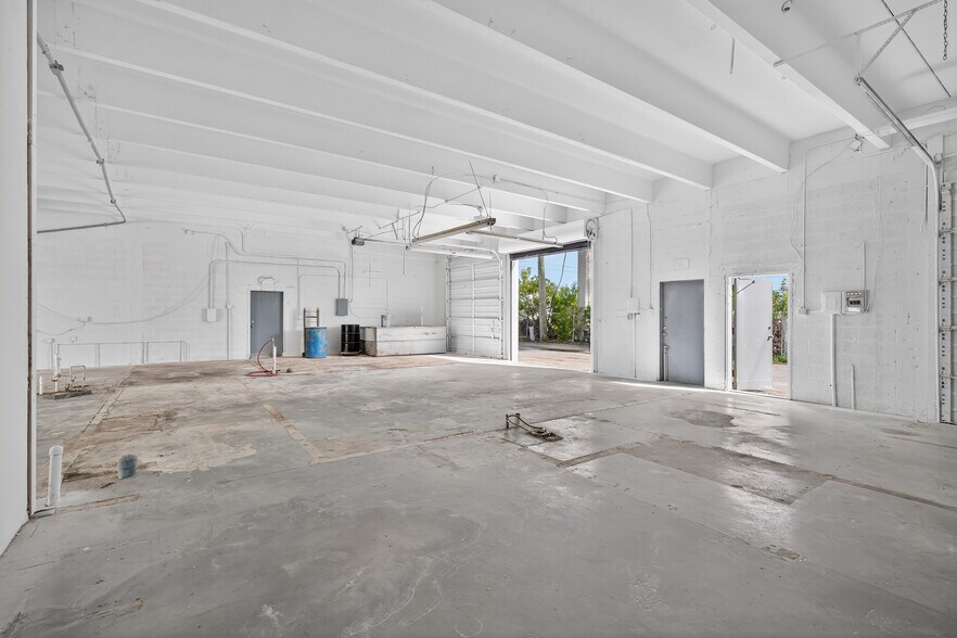 More Photos Of 1460 Cypress Dr, Jupiter Warehouse For Lease