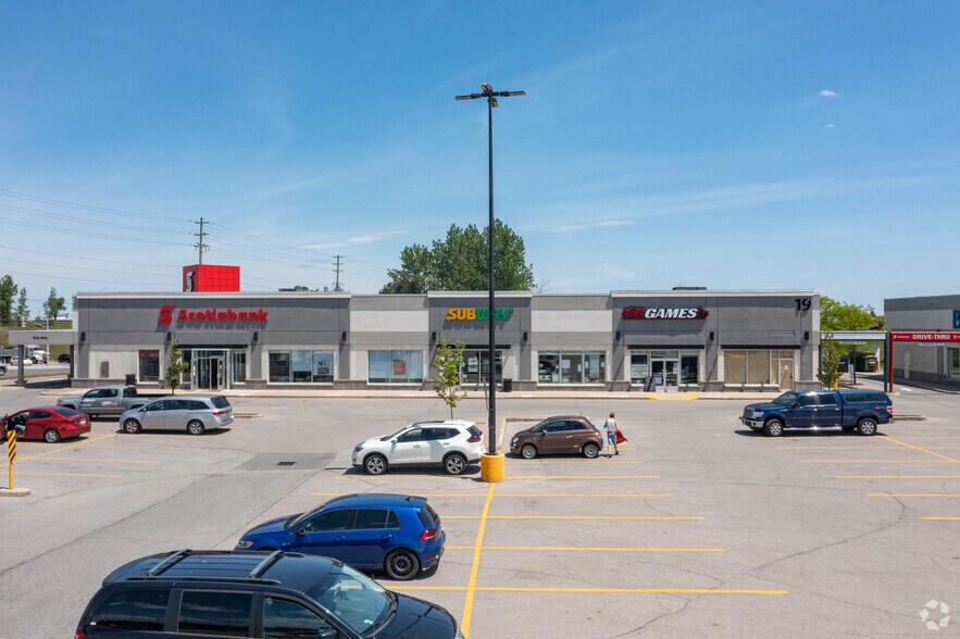 More Photos Of 35 Mapleview Dr W, Barrie Unknown For Lease