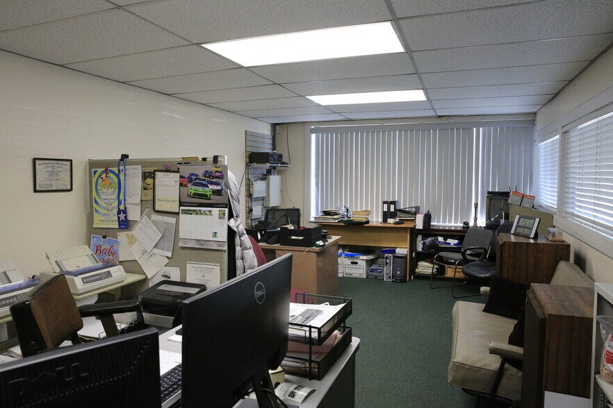 More Photos Of 970 MA-134 Rt, South Dennis Service Station For Sale