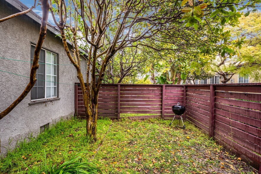 More Photos Of 2117 Stewart St, Santa Monica Apartments For Sale