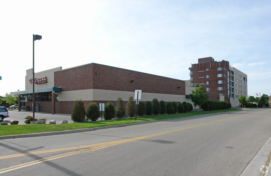 More Photos Of 9800-9872 Lyndale Ave S, Bloomington Storefront For Lease