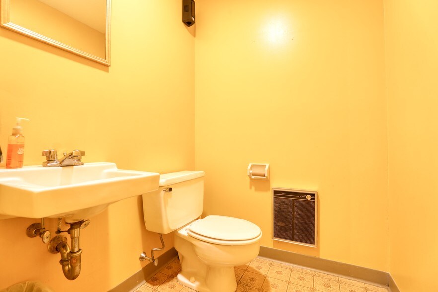 More Photos Of 908-914 Allen St, Springfield Storefront Retail Office For Sale