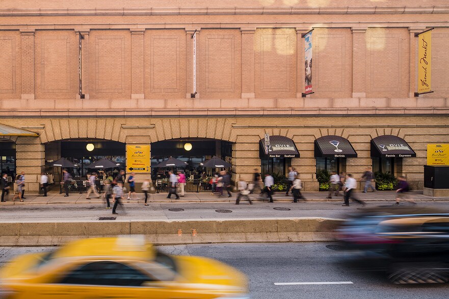 More Photos Of 100-118 N Canal St, Chicago Storefront For Lease