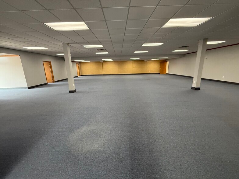 More Photos Of 223 N Seymour St, Fond Du Lac Manufacturing For Lease