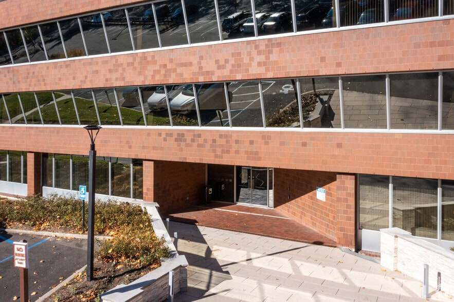 More Photos Of 3333 New Hyde Park Rd, New Hyde Park Unknown For Lease