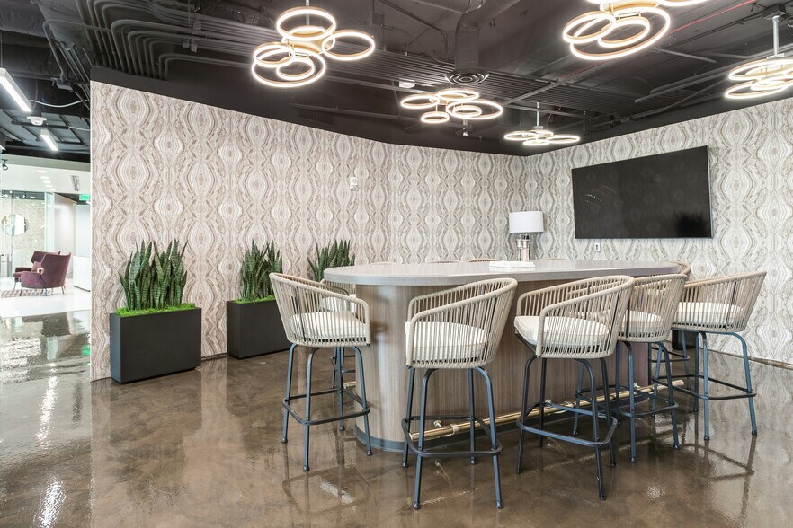 More Photos Of 2325 E Camelback Rd, Phoenix Office For Lease