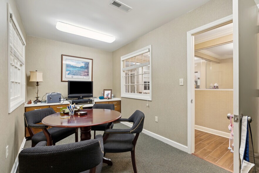 More Photos Of 15 Gamecock Ave, Charleston Office For Sale