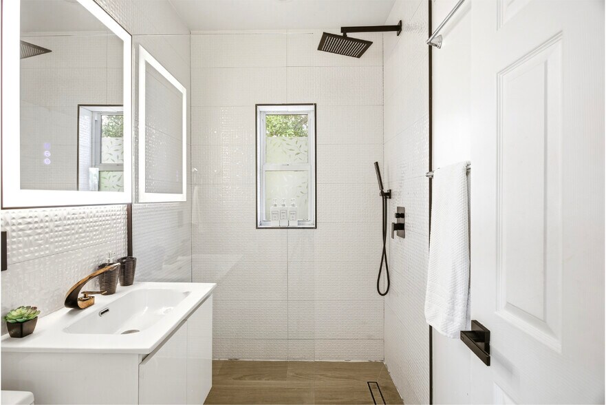 More Photos Of 8270-8280 NE 1st Pl, Miami Apartments For Lease