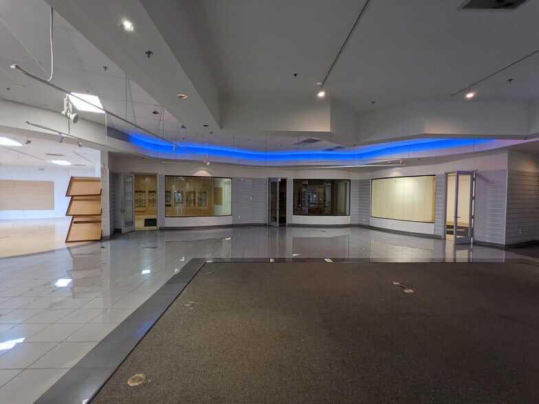 More Photos Of 614 E Altamonte Dr, Altamonte Springs Freestanding For Sale