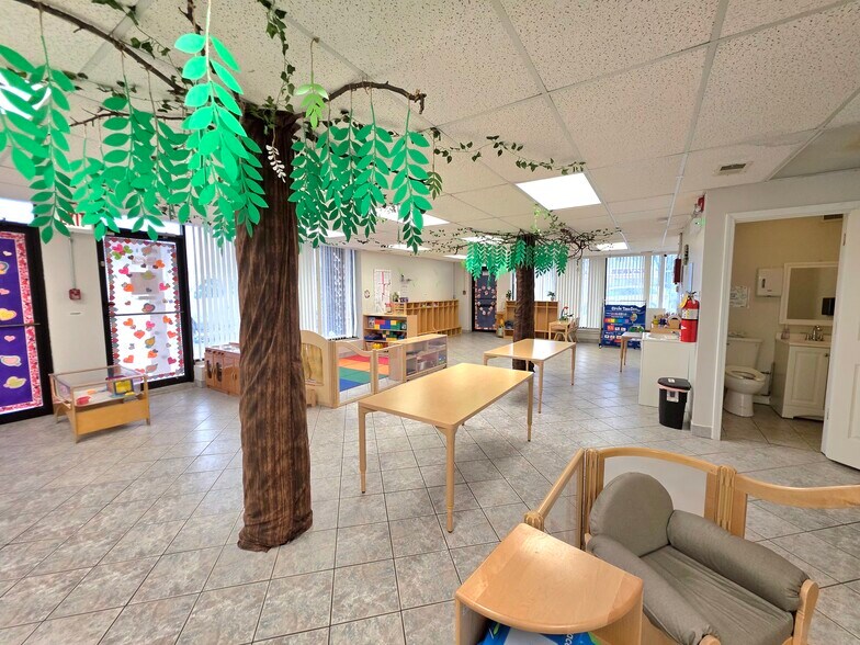 More Photos Of 7815 S Kedzie Ave, Chicago Storefront Retail Residential For Sale