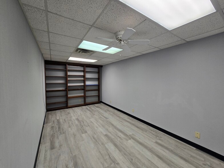 More Photos Of 2408 S 37th St, Temple Office For Sale