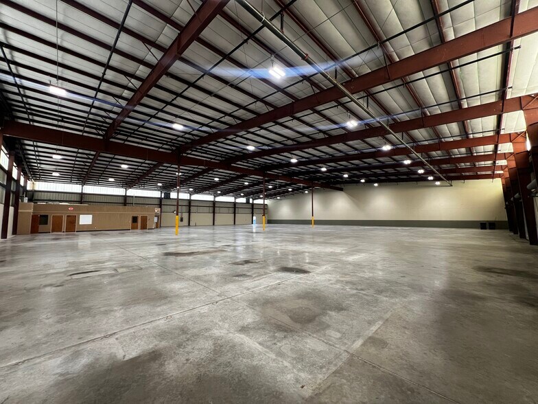 More Photos Of 3125 Drane Field Rd, Lakeland Warehouse For Lease