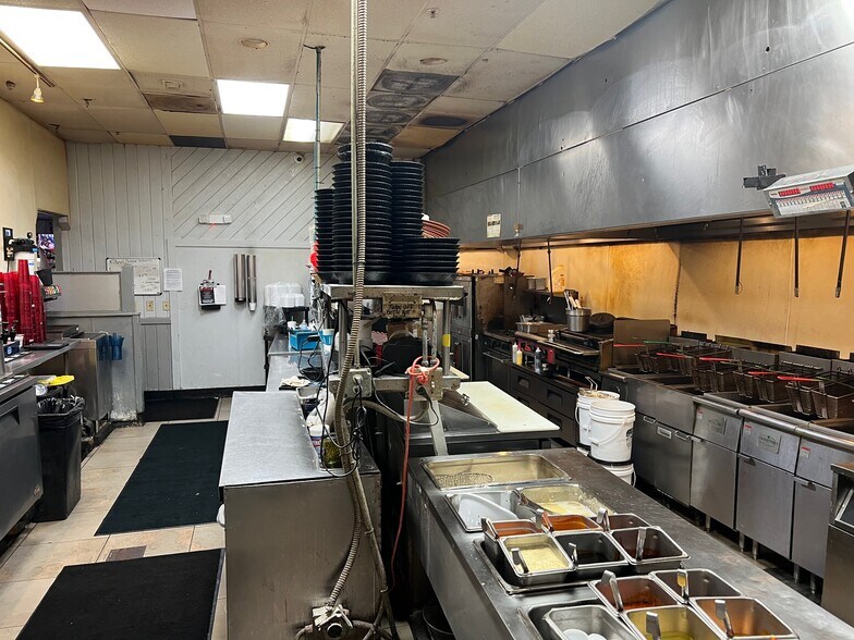 More Photos Of 4451 Veronica S Shoemaker Blvd, Fort Myers Restaurant For Lease