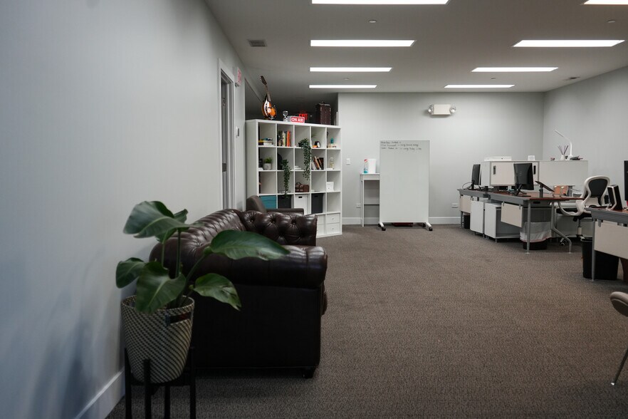 More Photos Of 145 Tower Dr, Burr Ridge Light Distribution For Sale