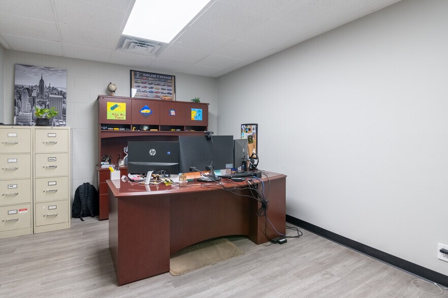 More Photos Of 2118 F St, Bakersfield Office For Lease