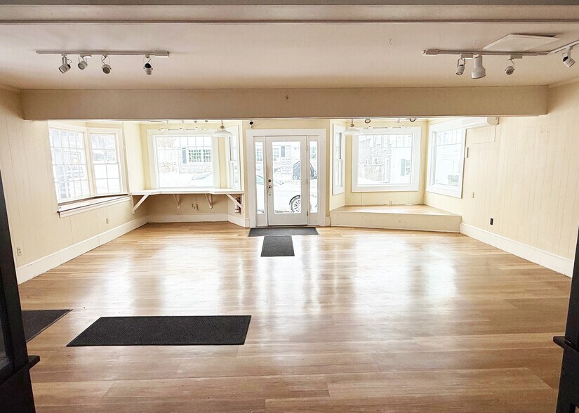 More Photos Of 450 Main St, Chatham Storefront Retail Residential For Lease