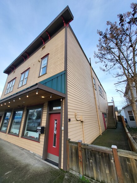 More Photos Of 223 S Lewis St, Monroe Storefront Retail Office For Sale