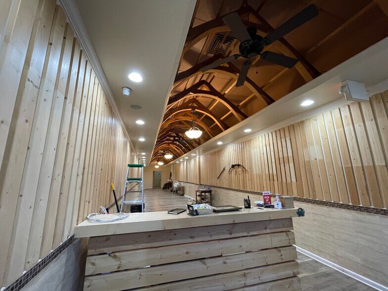 More Photos Of 17 Maple Dr, Great Neck Storefront Retail Office For Lease