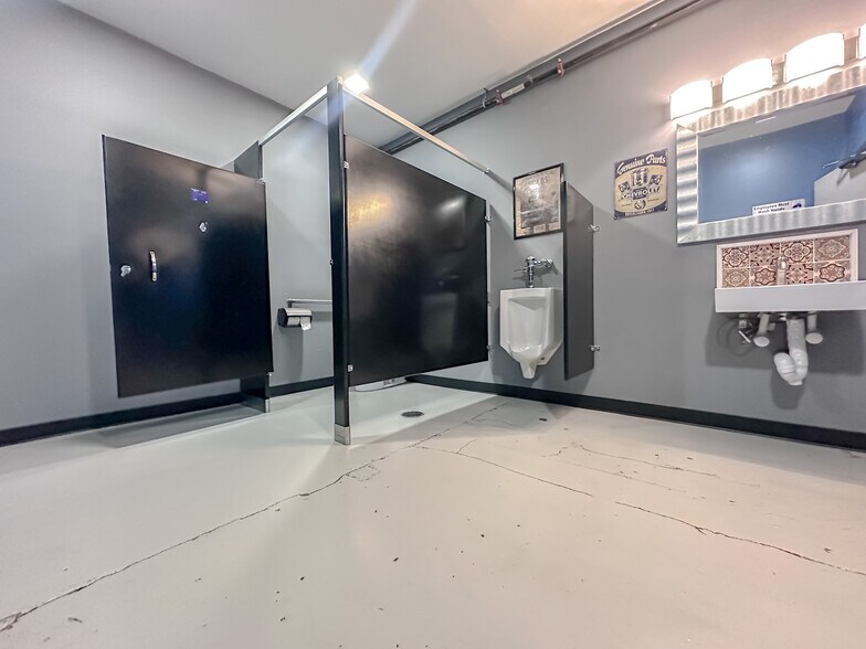 More Photos Of 215 E 2nd St, Bartlesville Auto Repair For Sale