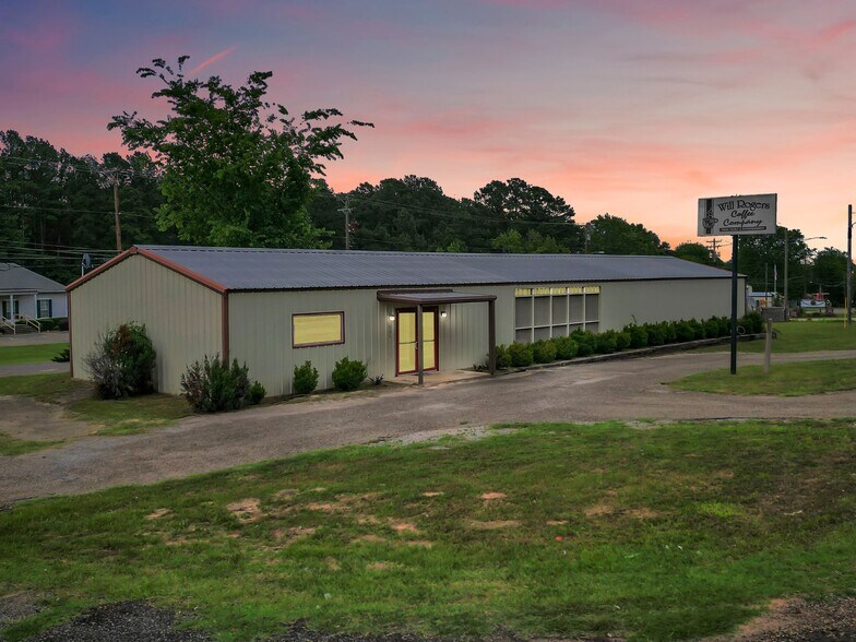 More Photos Of 521 E Front St, Hawkins General Retail For Sale