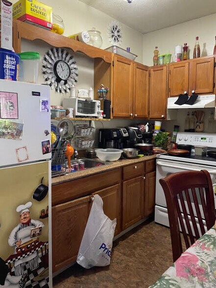 More Photos Of 174 Ashley St, Hartford Apartments For Sale