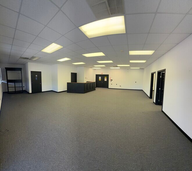 More Photos Of 1413 S Fraser St, Georgetown Showroom For Lease