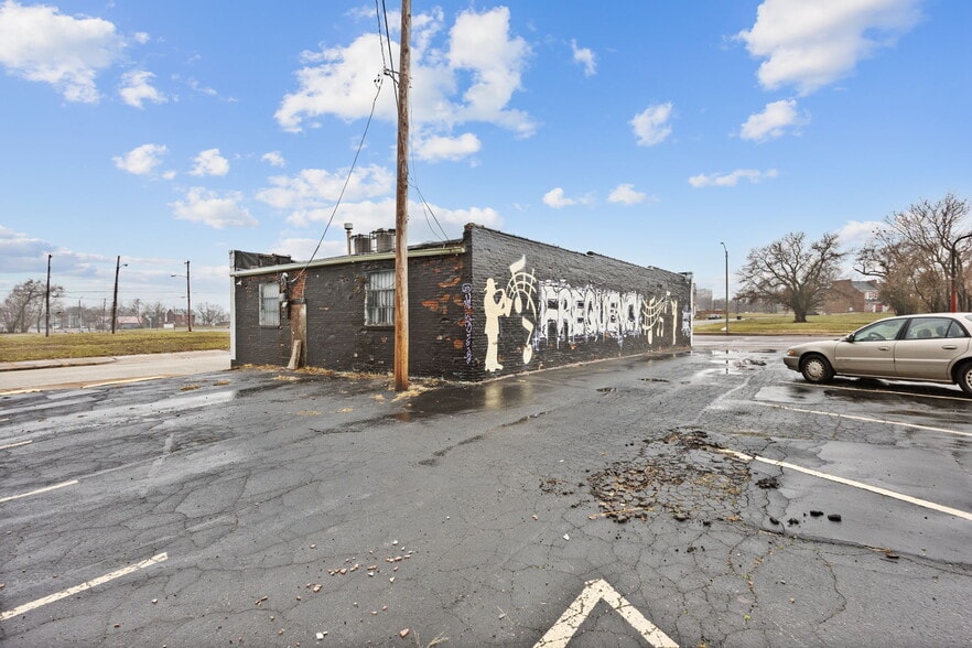 More Photos Of 2600 N Florissant Ave, Saint Louis Flex For Sale