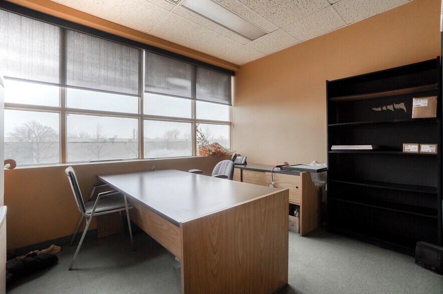 More Photos Of 2000 St De La Métropole, Longueuil Industrial For Sale