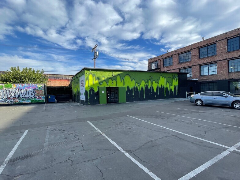 More Photos Of 615 E 61st St, Los Angeles Light Manufacturing For Sale