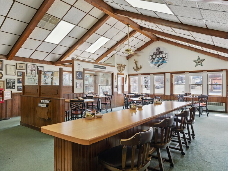 More Photos Of 301 Ellis St, Kewaunee Restaurant For Sale
