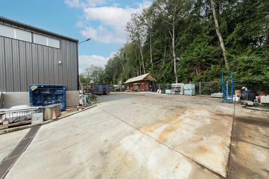 More Photos Of 7431 Industrial Rd, Lantzville Warehouse For Sale