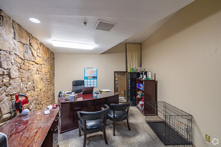 More Photos Of 6009 NW Expressway St, Oklahoma City Specialty For Sale