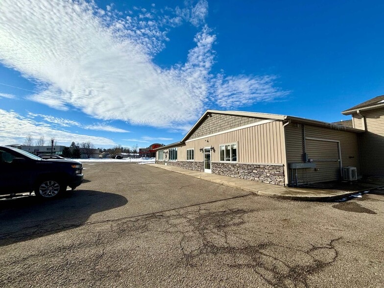 More Photos Of 1301 E Grand River Ave, Portland Freestanding For Lease