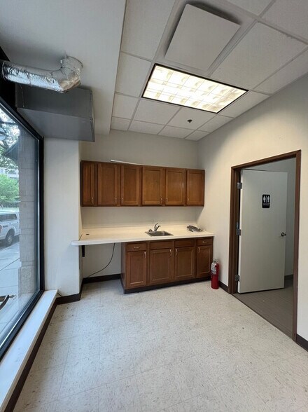 More Photos Of 640 University Ave, Madison Apartments For Lease