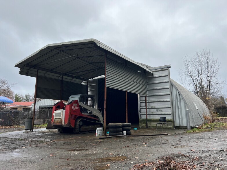 More Photos Of 2917 Ritchie Rd, District Heights Warehouse For Lease