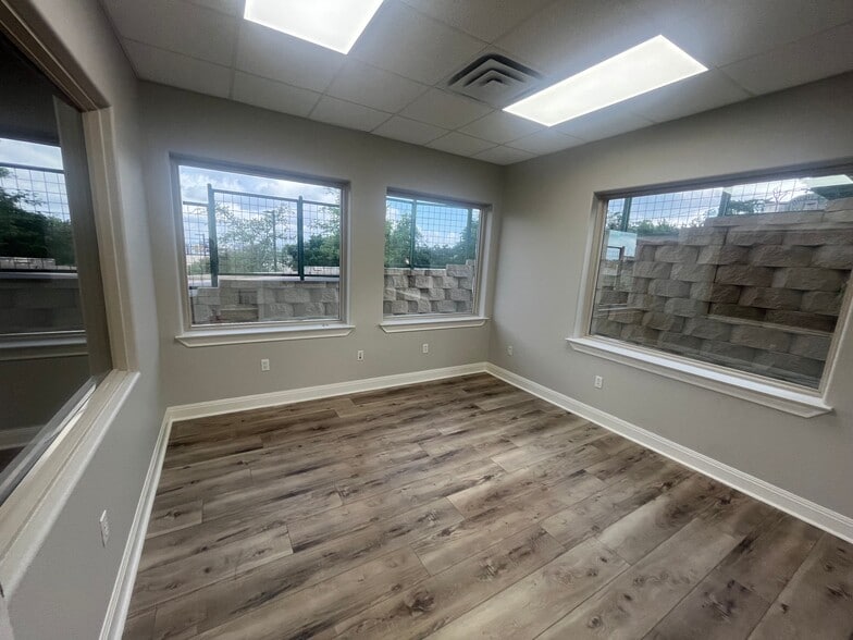 More Photos Of 20500 Fm 1431, Lago Vista Loft Creative Space For Lease