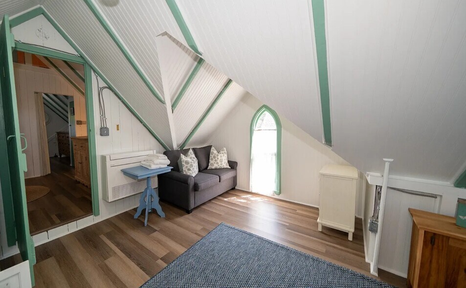 More Photos Of 9 Brunswick Ave, Vineyard Haven Specialty For Sale