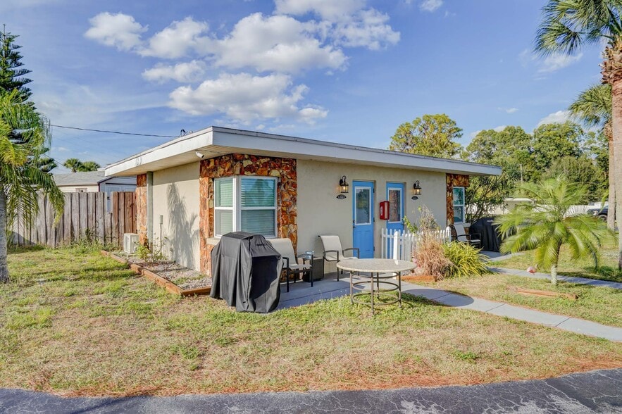 More Photos Of 2060 US Highway 27 N, Avon Park Hotel For Sale