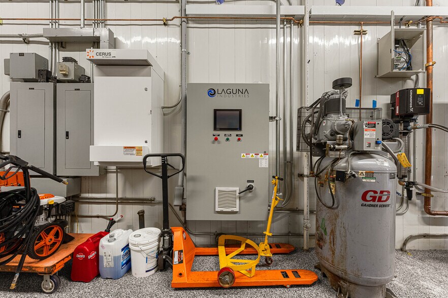 More Photos Of 10592 W State St, Boise Carwash For Sale