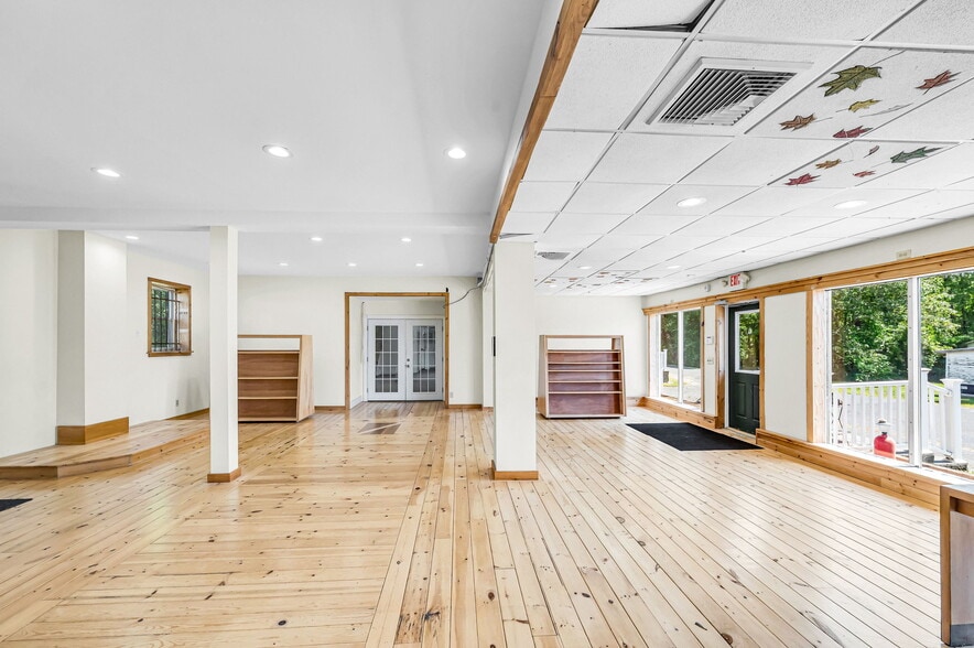 More Photos Of 526 College Hwy, Southwick Specialty For Sale