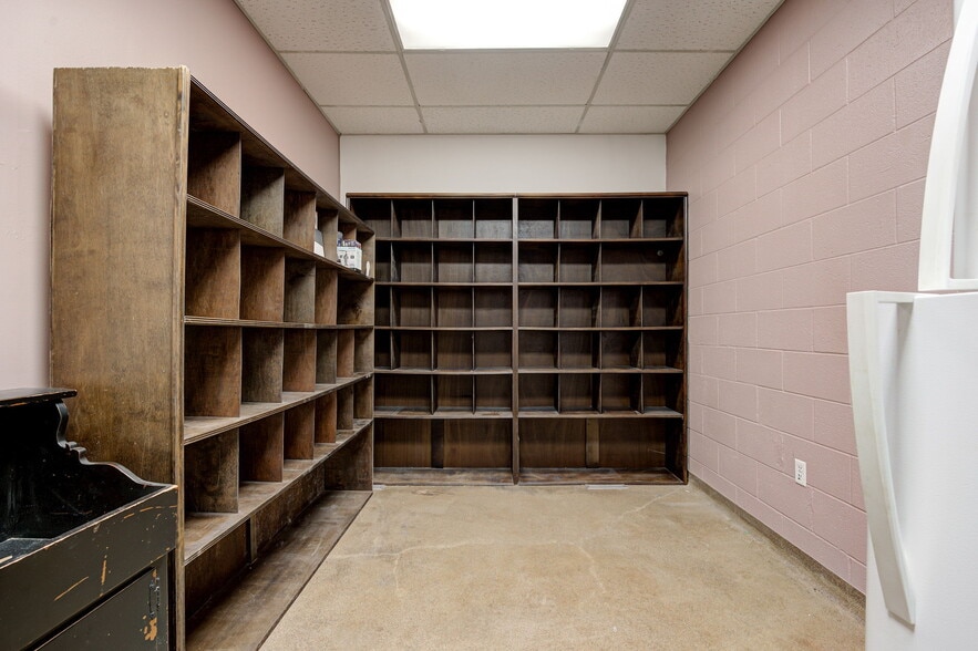 More Photos Of 1212 S Air Depot Blvd, Oklahoma City Office For Sale