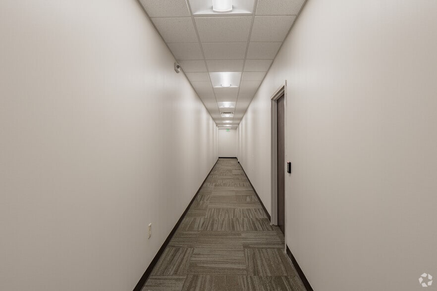 More Photos Of 840 Greenbrier Cir, Chesapeake Office For Lease