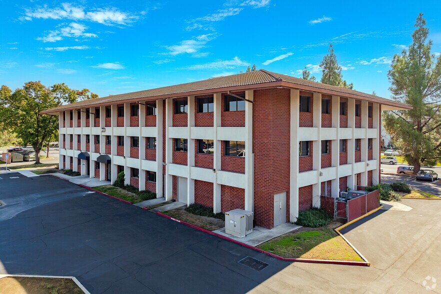 More Photos Of 7501 Hospital Dr, Sacramento Medical For Lease