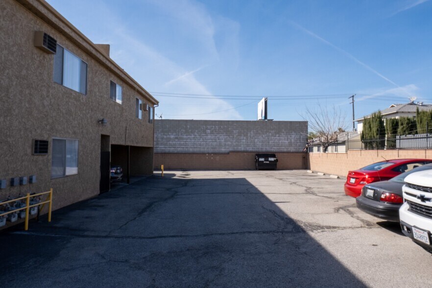 More Photos Of 11341 Victory Blvd, North Hollywood Apartments For Sale