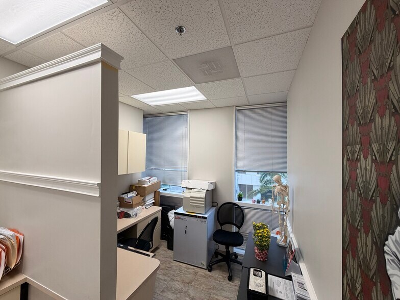 More Photos Of 670 Glades Rd, Boca Raton Medical For Sale