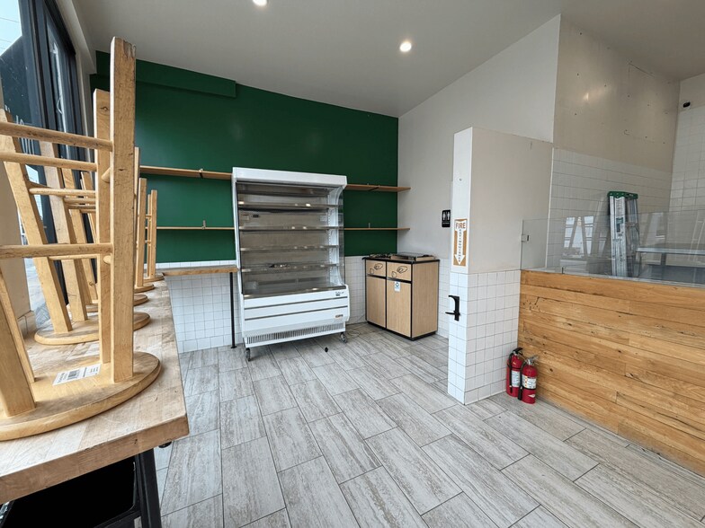 More Photos Of 161-163 S Crescent Heights Blvd, Los Angeles Storefront Retail Residential For Lease