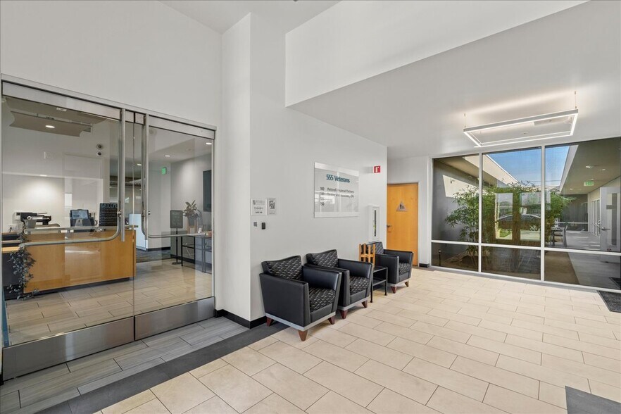 More Photos Of 555 Veterans Blvd, Redwood City Office For Lease