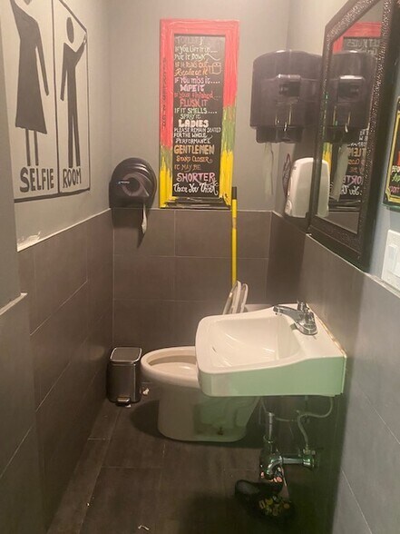 More Photos Of 726 Courtlandt Ave, Bronx Restaurant For Lease